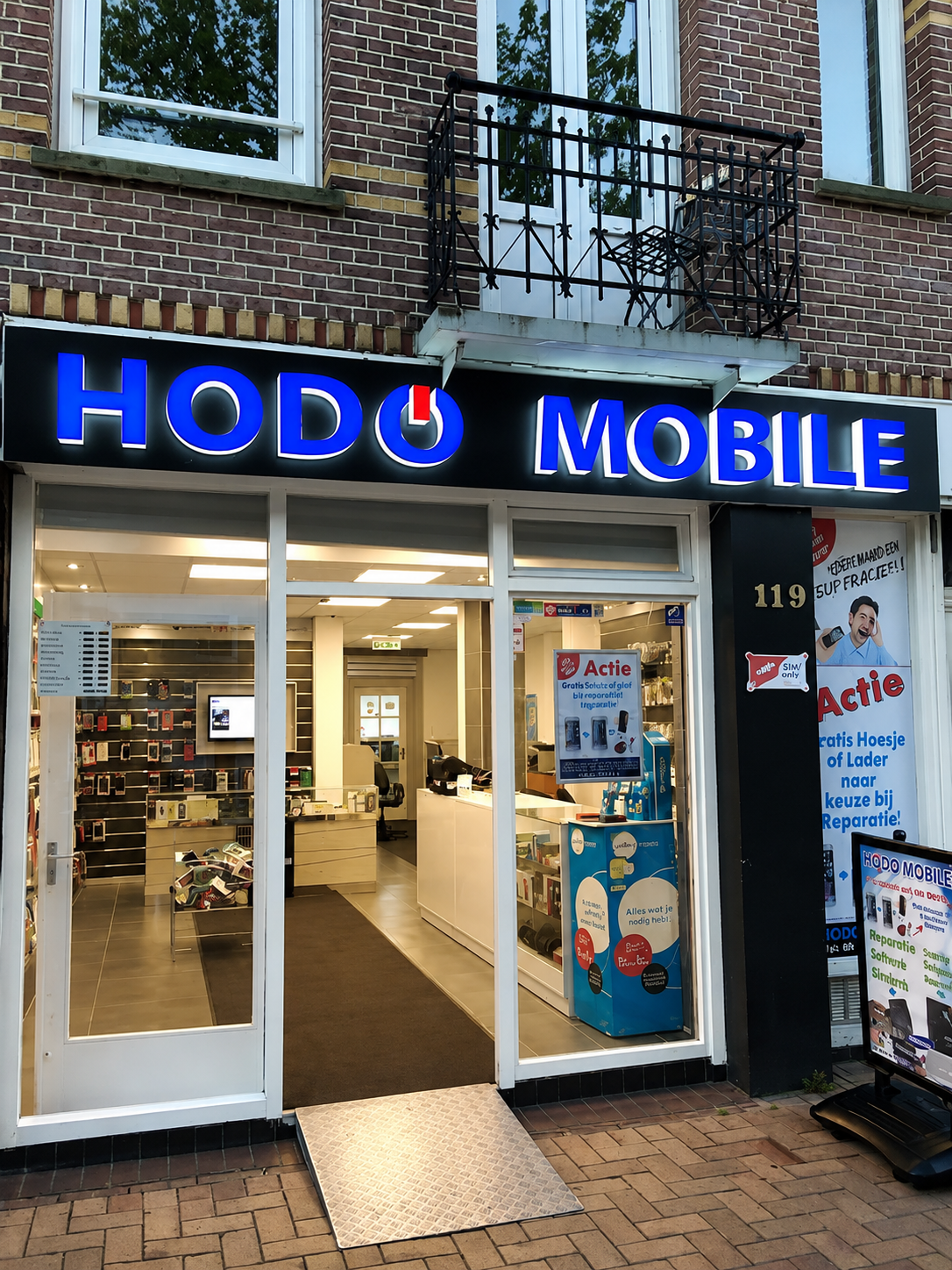 Hodomobile winkel aan de Javastraat 119HS in Amsterdam-Oost